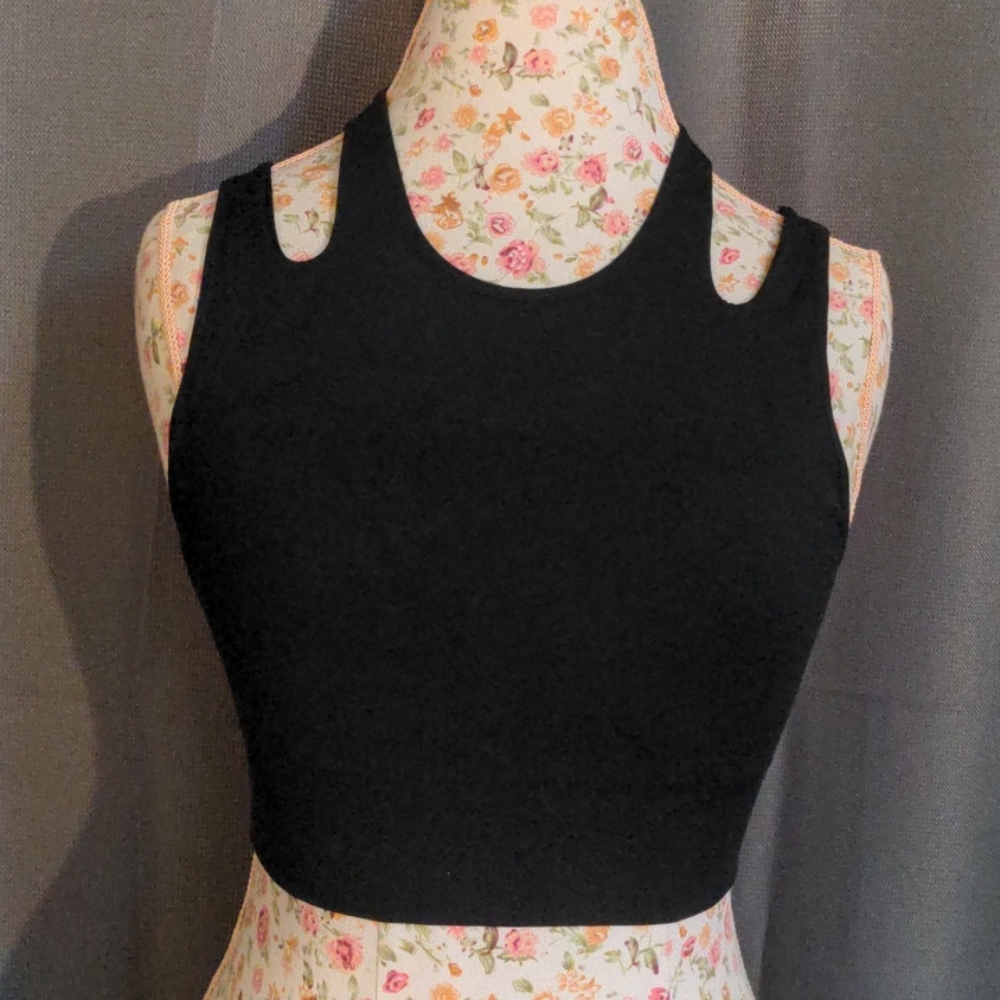 Black sports bra / crop top! Hot look!
